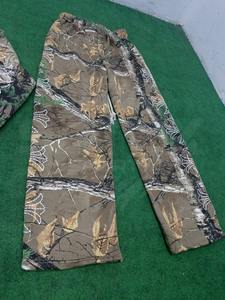 Conjunto de Pantalones Anchos con Pedrería y Logotipo Bordado Personalizado, Traje Deportivo de Poliéster/Algodón Grueso para Hombre, con Dobladillo Desgastado, Estilo Casual - Product Image 6