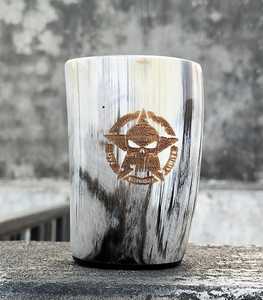 Mug en corne de buffle naturelle, style viking, fait main, verre à bière en corne, vaisselle rustique pour la vente en gros et l'usage domestique - Product Image 1