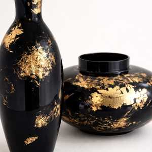 Jarrón de Mesa Metálico Hecho a Mano Edición Decor, Negro con Hoja de Oro, Diseño Wabi Sabi - Product Image 3