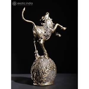 Nandi Dancing on the Globe Sculpture en laiton et en pierre de 9 pouces - Product Image 2