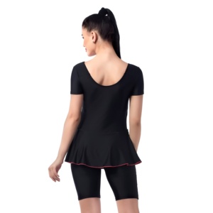 Robe de sport et de natation personnalisée à rayures, 2 pièces, respirante, séchage rapide, en polyester et élasthanne, à manches courtes, avec demi-legging intégré, pour le fitness et la natation - Product Image 4