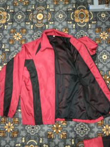 Fabricantes de Ropa OEM con Envío Gratuito en EE. UU. 2026 - Conjunto de Chaqueta Cortavientos de Nylon y Pantalones Cortos de Jogging de Dos Piezas, Estilo Urbano con Capucha, Color Liso - Product Image 3