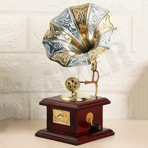 Gramophone antique en laiton, objet décoratif, lecteur de musique vintage, phonographe de table décoratif, figurine de style boîte à musique pour la décoration de la maison - Product Image 1