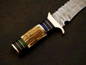 Cuchillo de Caza Personalizado Hecho a Mano de Acero de Damasco, Hoja Recta con Punta Caída, Mango de Cuerno de Ciervo, Cuchillo para Acampar al Aire Libre - Product Image 5