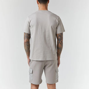 Conjunto casual de camisa y pantalones cortos para hombre, ideal para viajes de verano, vacaciones en la playa, uso diario y comodidad relajada en el hogar. - Product Image 2