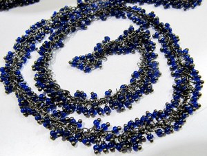 Cadena de cuentas de cuarzo zafiro azul tipo rondel de 1 pie y 2 mm, lisa, con racimo de uvas envuelto en alambre para fabricación de joyas de latón - Product Image 3