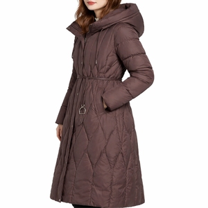 Abrigo largo acolchado para mujer con capucha, cálido, ligero, cómodo y de primera calidad para el invierno. - Product Image 4