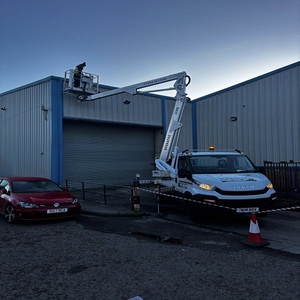 อุปกรณ์เก็บเชอร์รี่ที่ใช้น้ำมันดีเซลแบบพรีเมี่ยมและแพลตฟอร์มการทำงานพร้อมมอเตอร์เครื่องยนต์และส่วนประกอบหลักของเกียร์สำหรับงานหนัก - Product Image 6