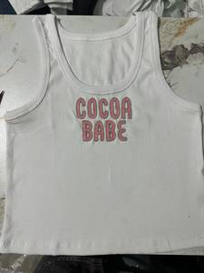 Top Corto de Algodón para Mujer, Marca Cocoa Babe, con Bordado y Diseño de Letras Personalizadas con Trabajo de Aguja, a Bajo Precio - Product Image 1
