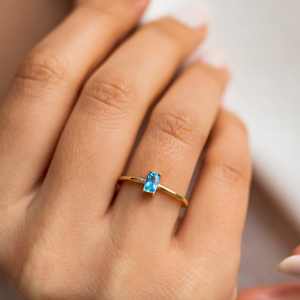 Bague de naissance en saphir, cadeau de bijoux de septembre, pendentif taille émeraude, argent sterling 925 plaqué or 14 carats, bague religieuse délicate - Product Image 4