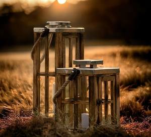 Farol de Madera Cuadrado Natural con Paneles de Vidrio, Portavelas Rústico Hecho a Mano para Decoración del Hogar, Navidad, Pascua, Bodas - Product Image 4