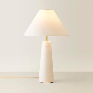 Pièce d'éclairage décorative haut de gamme, conçue avec une forme organique, esthétique contemporaine et caractère intemporel pour embellir votre intérieur. - Product Image 6