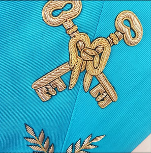 Badge magnétique simple et élégant, brodé à la main avec des perles, pour Officier de Trésor - Rite Groussier Français - Product Image 5