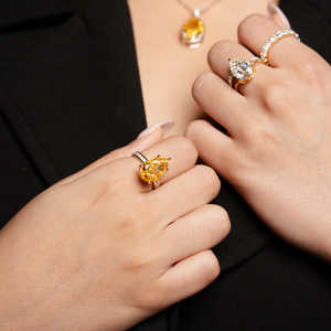 Anillo Solitario de Moissanita Amarilla de 3 Quilates con Corte de Pera, Anillo de Promesa con Engaste de Canal, Oro de 14K, Diamante Cultivado en Laboratorio, Proveedor Mayorista - Product Image 5