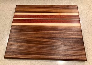 Grande planche à découper en bois durable et écologique, compatible lave-vaisselle, pour couper la viande, les légumes, les fruits, le pain, le fromage - Product Image 3