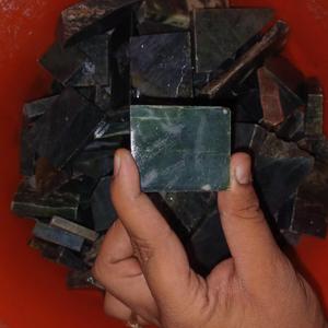Lote de Losas de Jade Nefrita Verde Natural en Bruto para Tallar, Venta al por Mayor - Product Image 1