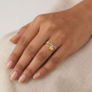 Anillo de Oro Amarillo con Diamante Natural de 0.05 Quilates, Corte Brillante Redondo, Joyería Fina Elegante y Clásica - Product Image 1