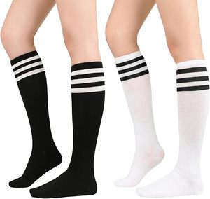 Calcetines deportivos hasta la rodilla con diseño de letras, transpirables, atléticos, para fútbol, con logo en la parte inferior, ideales para primavera. - Product Image 1