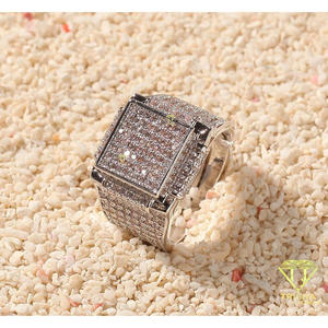 Bague de luxe en argent sterling 925 avec diamant de laboratoire carré pour les acheteurs de bijoux en gros - Product Image 1