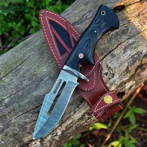 Cuchillo de Caza para Exteriores UA Supplies, Hoja Fija de Acero de Damasco Forjado a Mano de Grado Industrial, Punta Caída de 0.5mm de Grosor, Mango de Madera Negra - Product Image 1