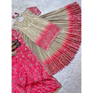 Travail de broderie multi-aiguilles exquis sur de beaux vêtements indiens et pakistanais Lehenga et Dupatta - Product Image 1