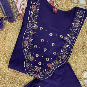 Ensemble Kurti et pantalon en soie brodée Marina pour femmes, avec dupatta en soie imprimée - Product Image 1