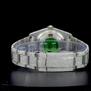Montre entièrement sertie de diamants en or blanc avec cadran noir et chiffres romains, certifiée par un testeur de diamants 24,5 carats, sertie de moissanite. - Product Image 4