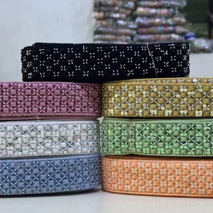 ผ้าลูกไม้เน็ตคุณภาพสูงเป็นมิตรกับสิ่งแวดล้อม ประดับเลื่อมหลากสีสัน ลายดอกไม้ปักอย่างสวยงาม เหมาะสำหรับงานแต่งงาน จากกูร์กาฏ  แบบหลายชั้น - Product Image 1