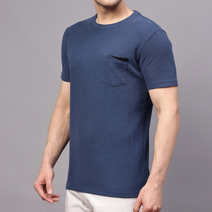 Camiseta de Manga Corta para Hombre, Cuello Redondo, Corte Ajustado, Informal, de Algodón Jersey, Color Sólido, con Logotipo en la Manga Izquierda, Largo Regular - Product Image 2