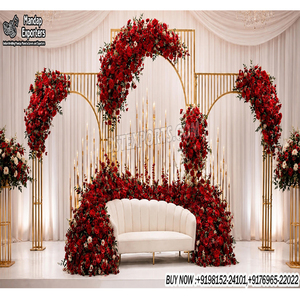 Mandap Metálico de Lujo para Bodas con Decoración Floral Roja y Diseño de Arco Dorado, Pantallas Metálicas para Fondo de Escenario, Ideales para Bodas Perfectas - Product Image 1
