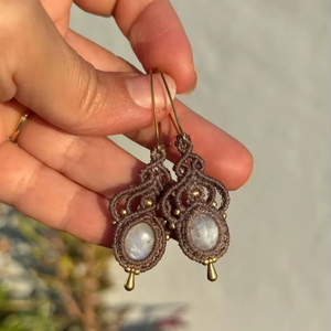 Pendientes de Macramé Hechos a Mano en Plata de Ley y Latón, con Cordón Marrón Certificado por IGI, Joyería Curativa, Regalo de Aniversario para Mujer - Product Image 1