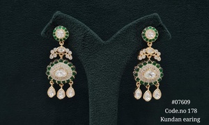 Boucles d'oreilles pendantes Kundan plaquées or avec breloques en moissanite, pierres roses et transparentes, bijoux en laiton pour femmes, idéales pour les mariages. - Product Image 5
