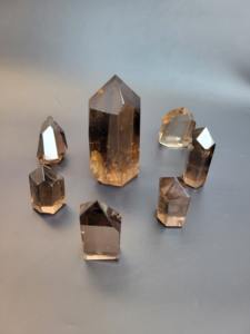 Haute qualité sculpté Smoky Quartz Point tour naturel pierres précieuses cristal obélisque pour la décoration de la maison Feng Shui amour en vrac décoratif - Product Image 5