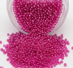 Perles Jaunty 8'0 Preciosa (perles de verre rondes en cristal magenta de 2 mm) en vrac pour la fabrication de bijoux, l'artisanat et la broderie - Product Image 1