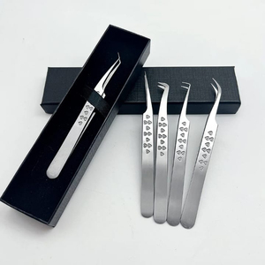 Pince à épiler professionnelle en acier inoxydable argenté à 45 degrés pour extensions de cils, prise en main parfaite, pointe plate inclinée, longueur 10 mm - Product Image 4