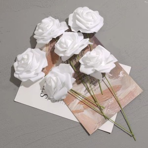 Paquete de 50 Cabezas de Rosas Artificiales Blancas de PE con Tallo, para Manualidades, Ramos, Decoración de Bodas y Fiestas, Suministros para Scrapbooking - Product Image 5