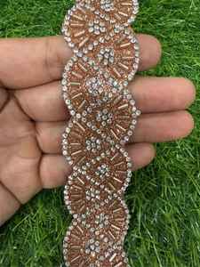 Encaje Cutdana de calidad premium con bordado de cuentas finas, perfecto para decoración de sarees, lehengas y vestidos. - Product Image 4