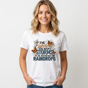 J'ai survécu à trop de tempêtes pour être gêné par les gouttes de pluie T-shirt décontracté imprimé pour femme blanc col rond manches courtes été - Product Image 2