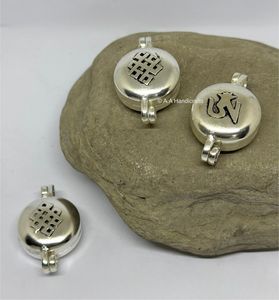 Nueva Llegada - Colgantes de Mariposa Turquesa Antiguos con Temática Religiosa para el Budismo Tibetano - Product Image 2