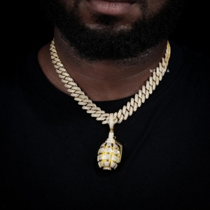 Colgante de Granada de Plata de Ley 925 con Moissanita, Colgante de Granada de Mano con Incrustaciones de Piedras – Brillo Explosivo, Piedras Engastadas a Mano - Product Image 2