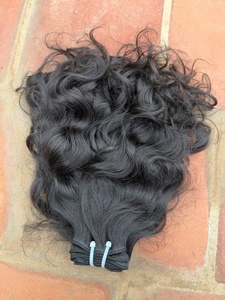Cheveux humains bruts d'Inde du Sud, vierges non traités, naturels, ondulés profonds, fournisseurs de cheveux ondulés, cheveux humains bruts alignés sur les cuticules provenant des temples - Product Image 1