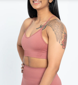 Sujetador deportivo para mujer con tirantes finos Velocity, tela elástica en 4 direcciones con soporte ligero, 93% nailon, 7% spandex, logotipo personalizado OEM. - Product Image 4