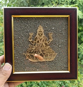 REIGN on RESIN Marco Decorativo Hecho a Mano y Pulido con Base de Ágata Natural con Mantra e Imagen de Dios para Graduación y Pascua - Product Image 2