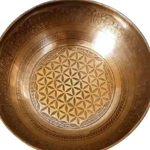 Modèle de bol chantant en métal sablé et imprimé en typographie « Life of Flower Moon » - Product Image 3