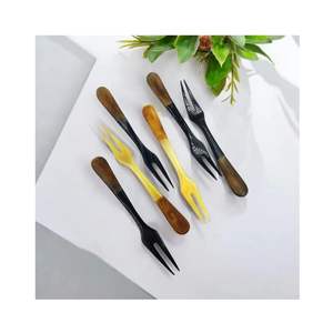 Fourchette de luxe en corne de bœuf, très vendue, à trois poignées et deux dents, en corne de buffle, pour une présentation glorieuse des fruits sur la table, fourchette en corne de bœuf économique - Product Image 2