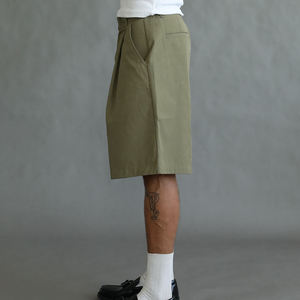 Pantalones Cortos Unisex de Sarga 100% Algodón, Estilo Vacacional, Pierna Ancha, Plisados, Color Oliva, Colección Verano 2026 - Product Image 3