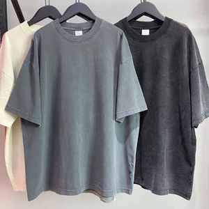 เสื้อยืดโอเวอร์ไซส์ผู้ชาย ผ้าฝ้าย 100% สไตล์สตรีทแวร์ ฮิปฮอป  เสื้อเปล่าสำหรับสกรีนลายกราฟิก พิมพ์โลโก้ ล้างสีแบบแอซิดวอช รับทำโลโก้ เสื้อยืดวินเทจ - Product Image 1