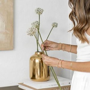Vase de table moderne en laiton avec finition dorée, idéal pour la décoration de mariage - Product Image 4
