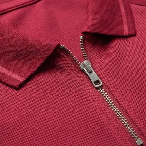 Polo à manches courtes pour homme, couleur bordeaux, avec fermeture éclair et poche, design tricoté uni, coupe classique - Product Image 4