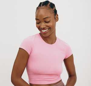 Camiseta Corta Ajustada de Algodón y Spandex Premium para Mujer, Estilo Y2K, Moda de Verano, Fabricación Personalizada OEM, Marca Privada - Product Image 4